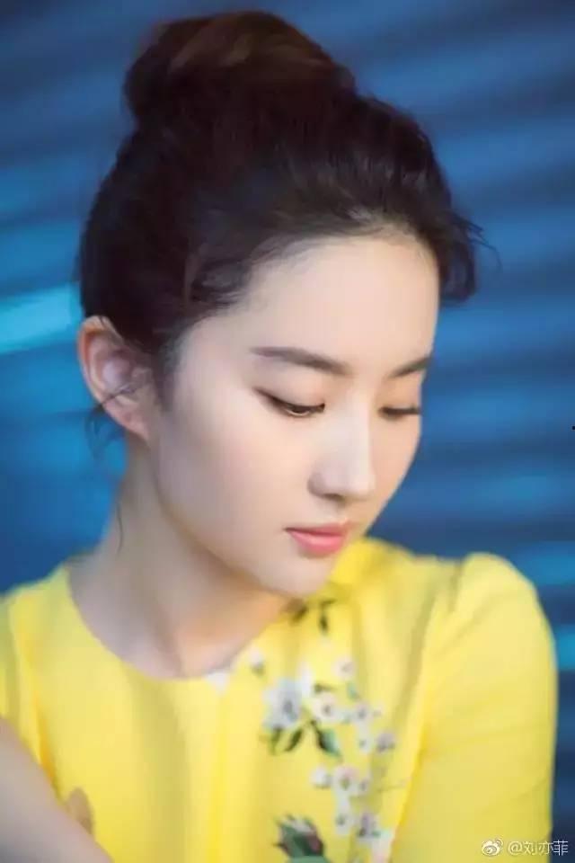 刘亦菲吃瓜吃红豆