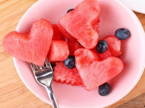 吃瓜心形图片,心形图案诠释甜蜜诱惑