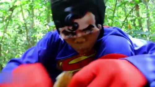 小鬼吃冰瓜视频,趣味横生引网友热议