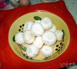 小年吃粘瓜,甜蜜粘瓜，寓意团圆幸福